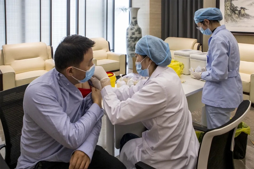 疫苗接種進(jìn)企業(yè)，貼心服務(wù)暖人心